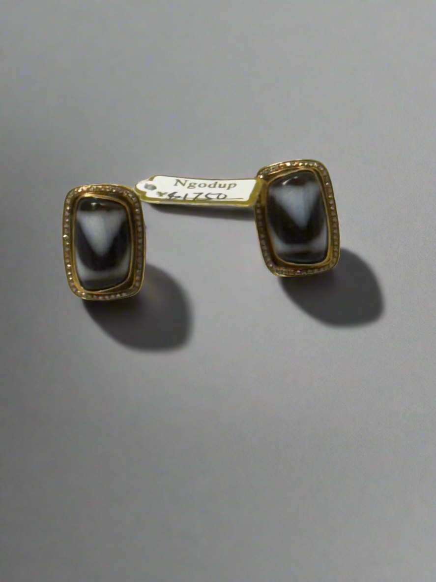 Dzi agate on gold and diamond accent earring
