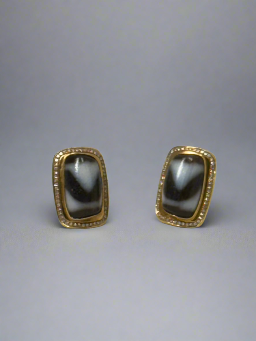 AUTHENTIC DZI ON 18 KARAT GOLD EARRING