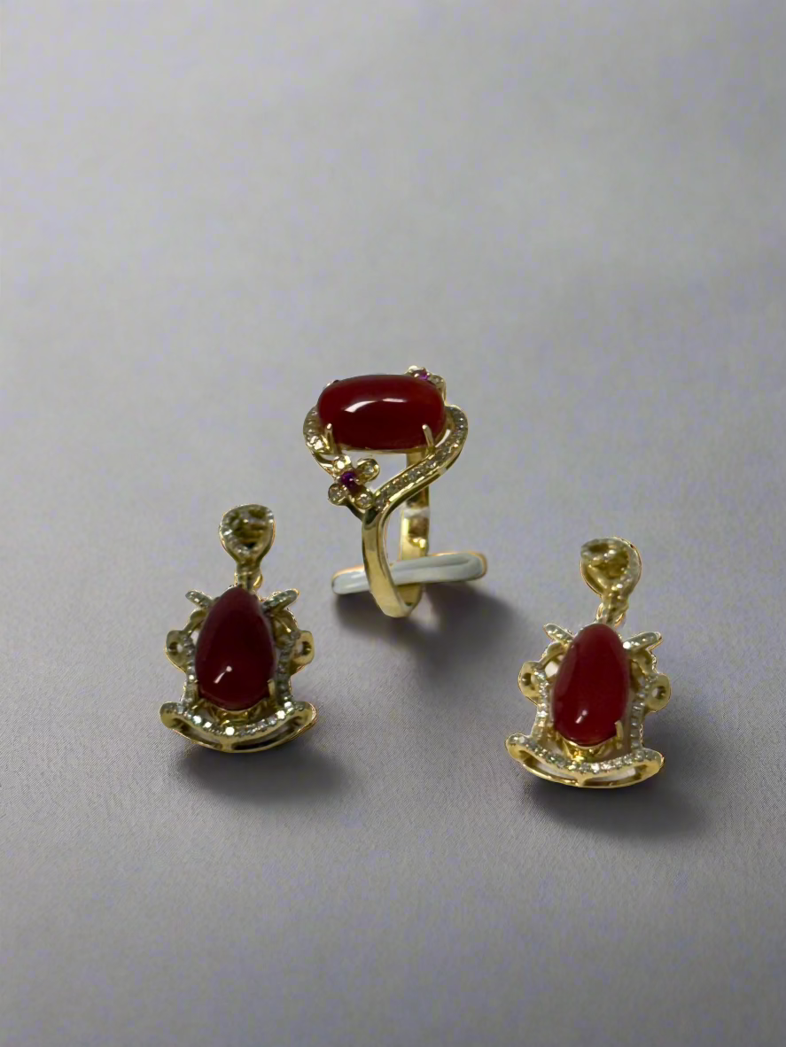 set of 18K gold ring and earring with coral and diamond accent