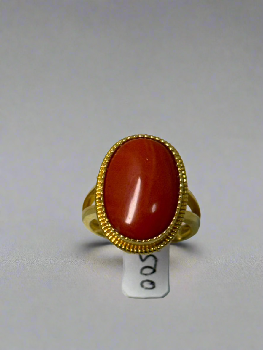 18 Karat gold ring with RED BLOOD CORAL