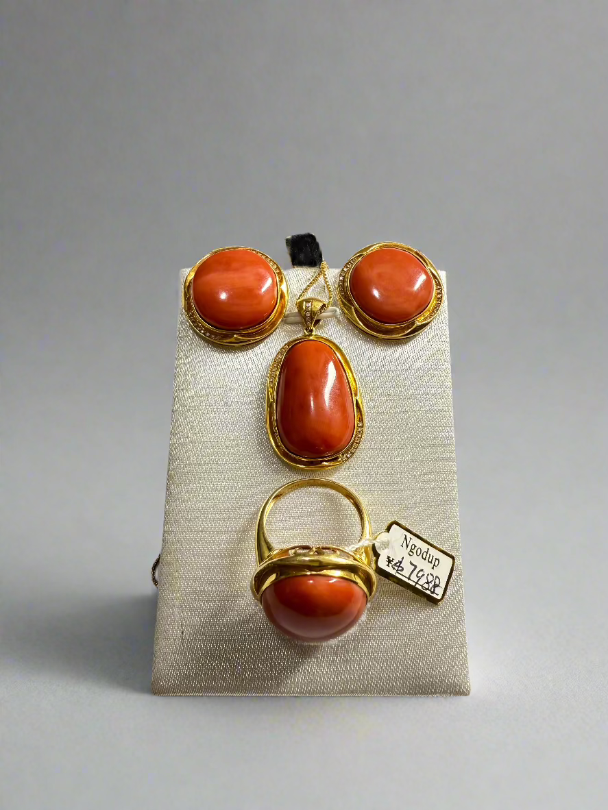 Set of 18k gold and diamond ring ,pendant and earring with authentic coral