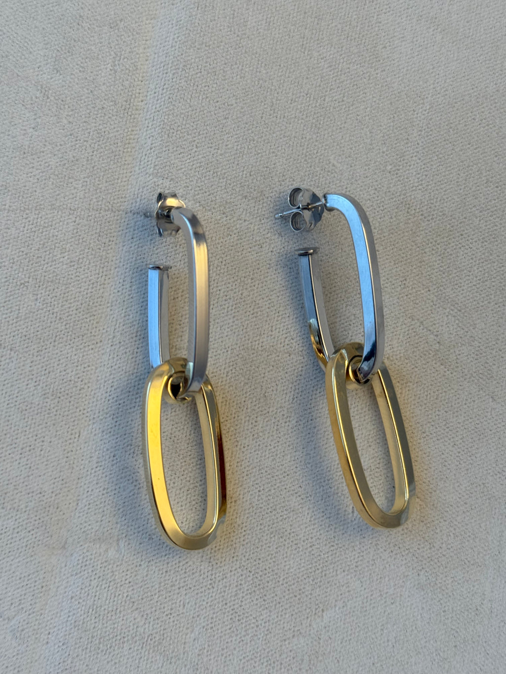 Interlocked sterling silver earring