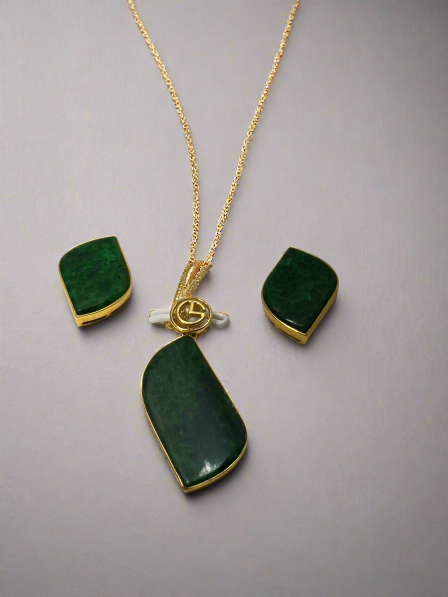 Authentic green jade on 18 karat gold and diamond