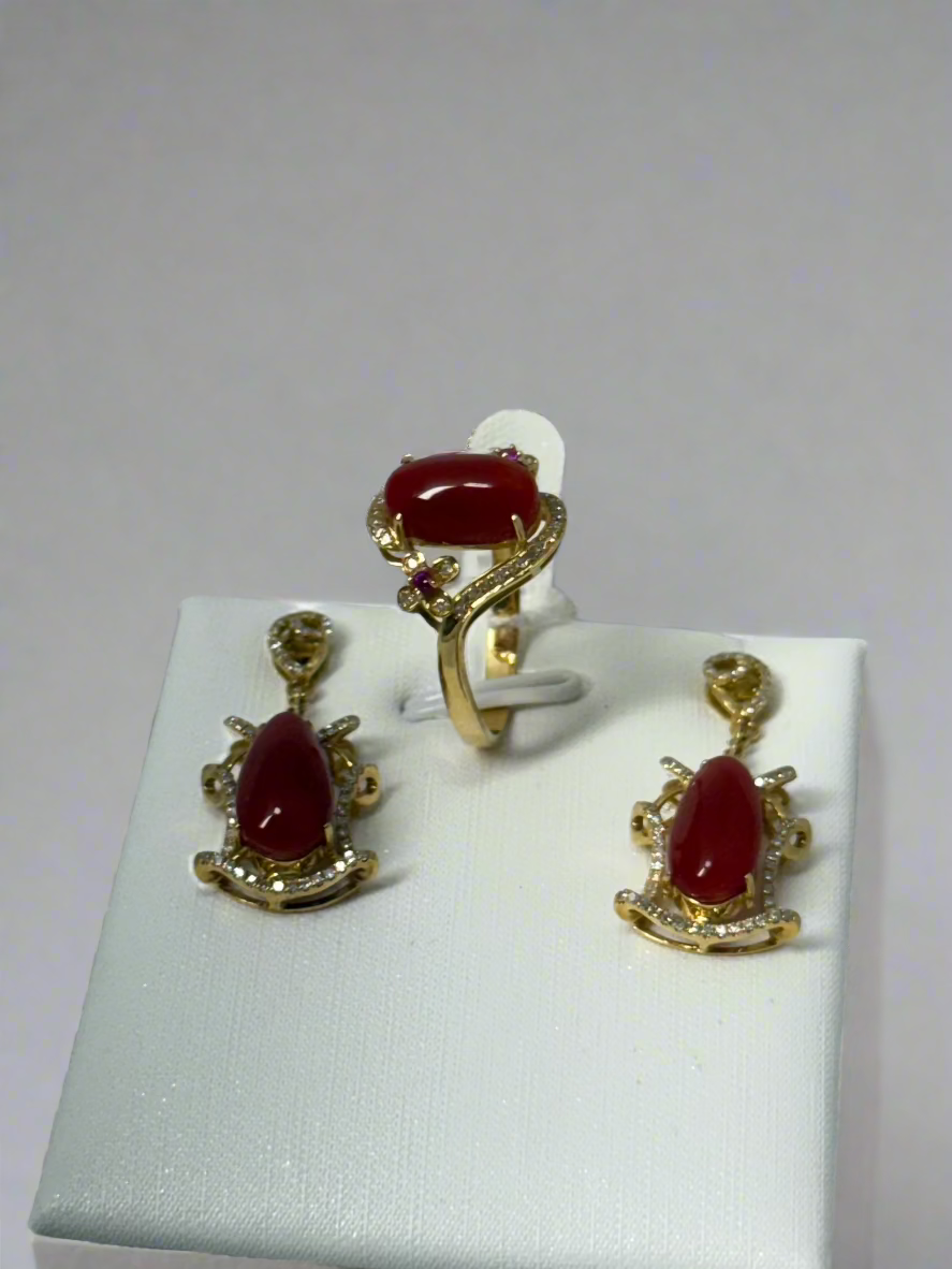 set of 18K gold ring and earring with coral and diamond accent
