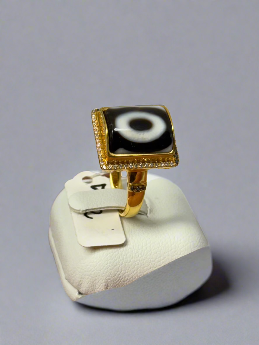 Agate dzi on 18 karat gold ring