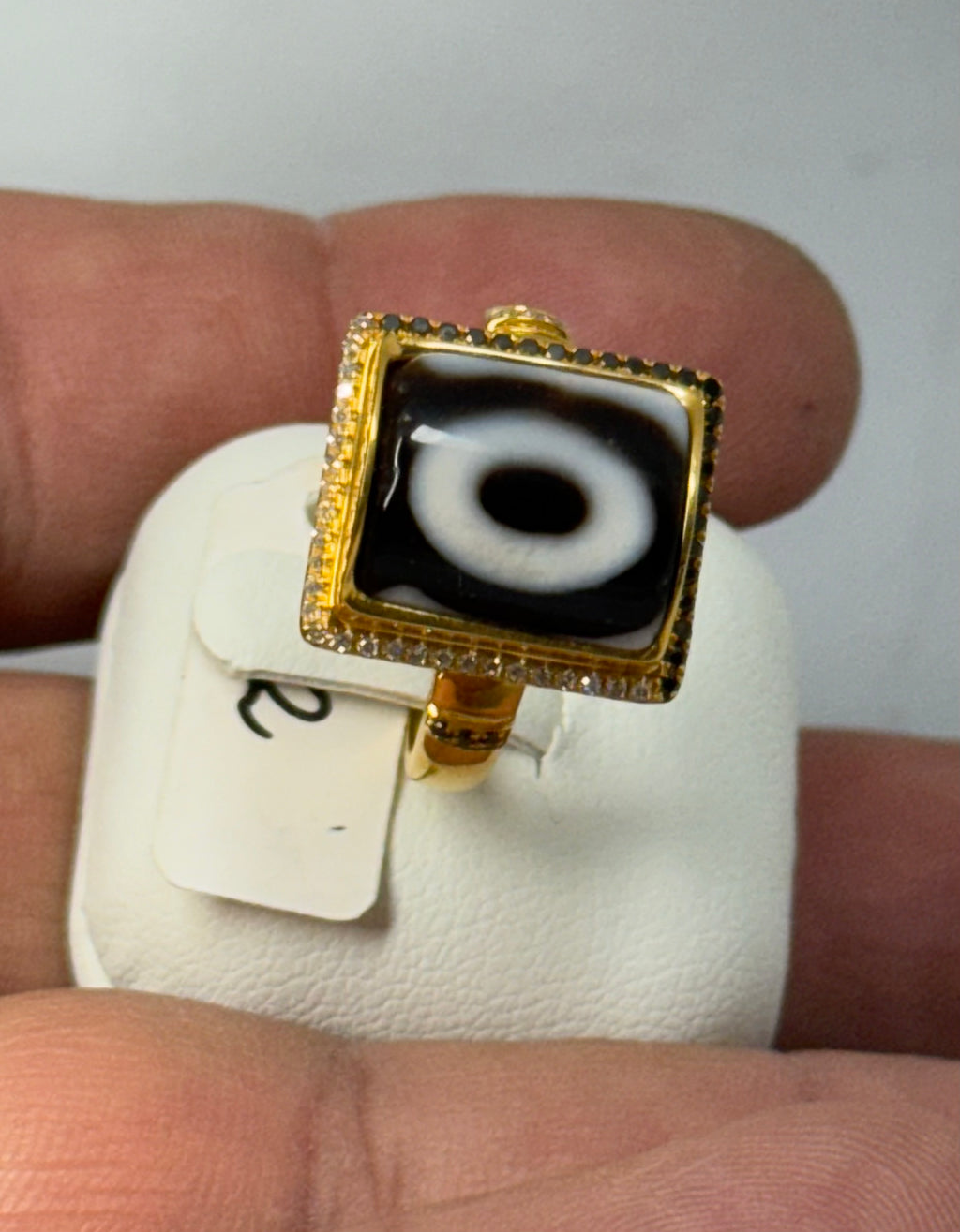 Dzi agate on 18K gold and diamond ring