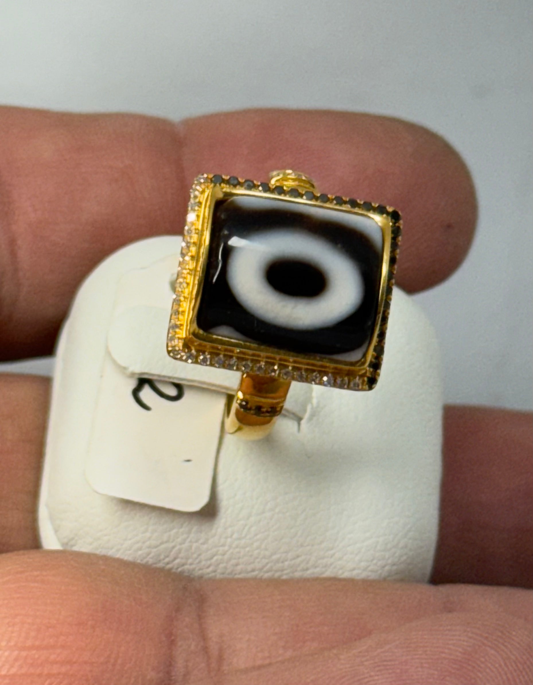 Dzi agate on 18K gold and diamond ring