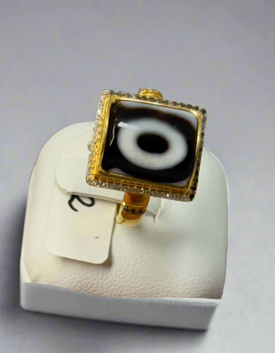 Agate dzi on 18 karat gold ring