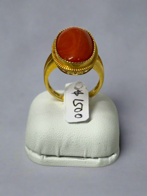 18 Karat gold ring with RED BLOOD CORAL