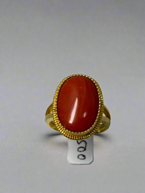 18 Karat gold ring with RED BLOOD CORAL