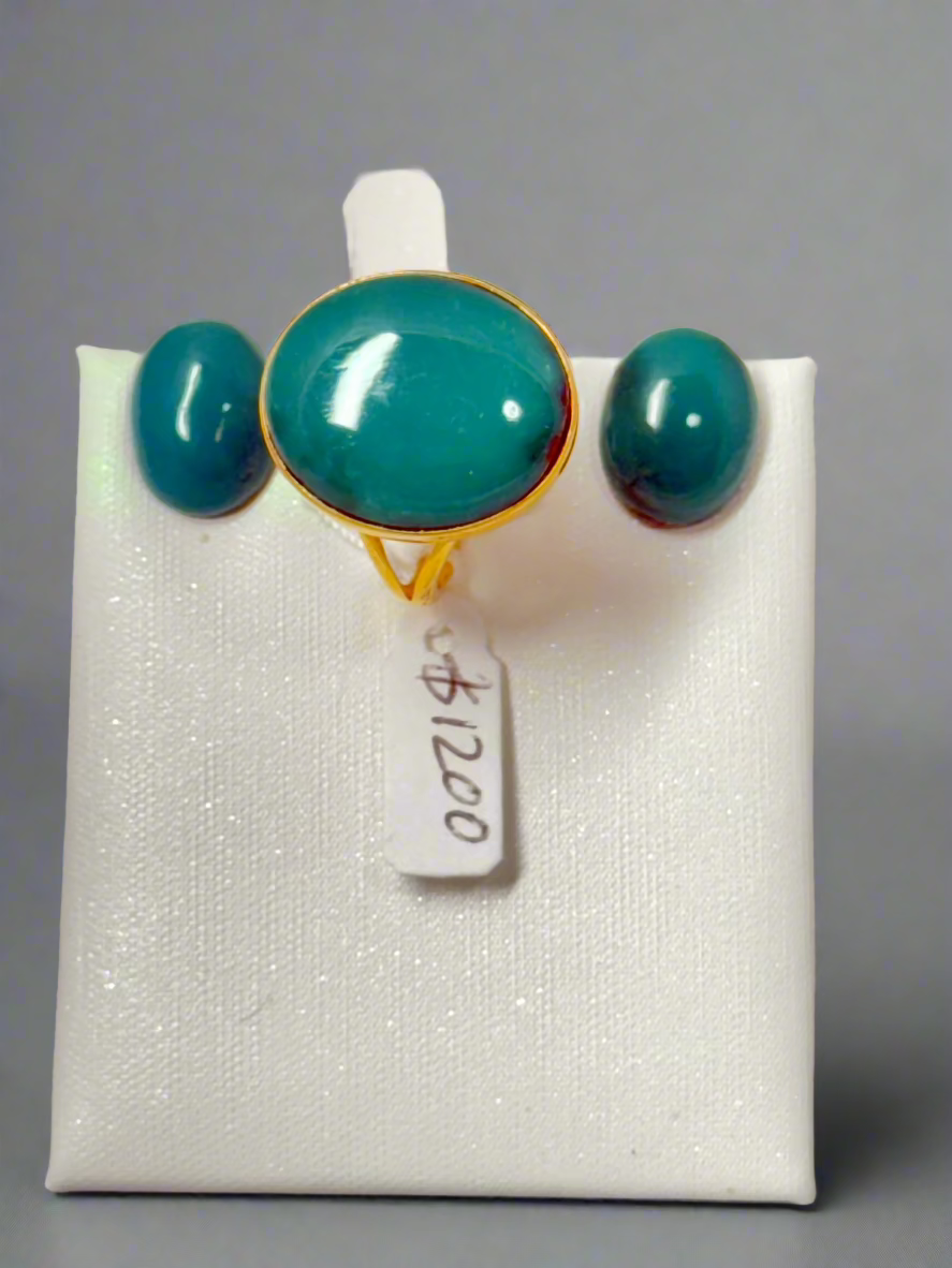 Set of 18 karat gold ring and earring with authentic TURQUOISE