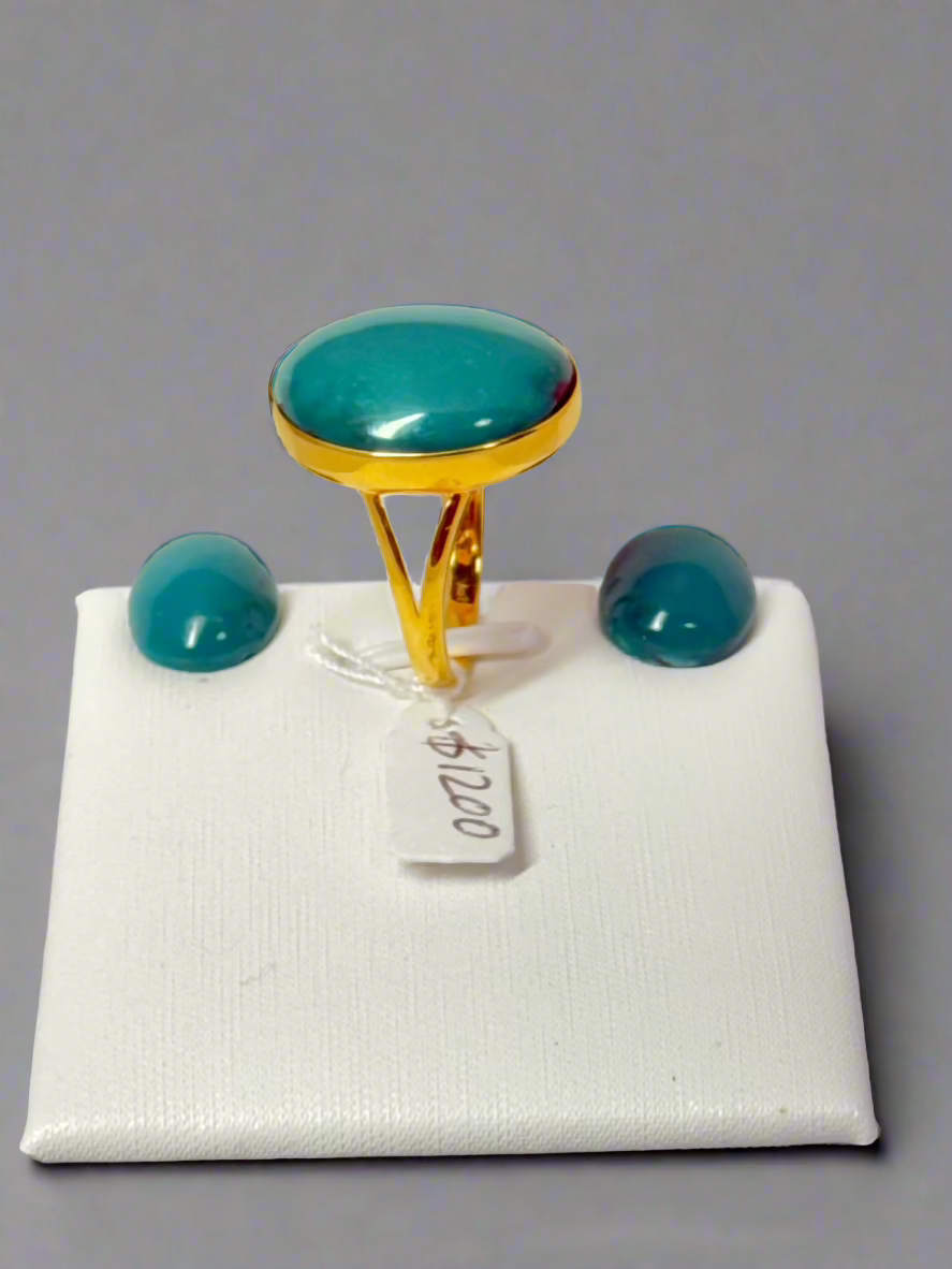 Set of 18 karat gold ring and earring with authentic TURQUOISE