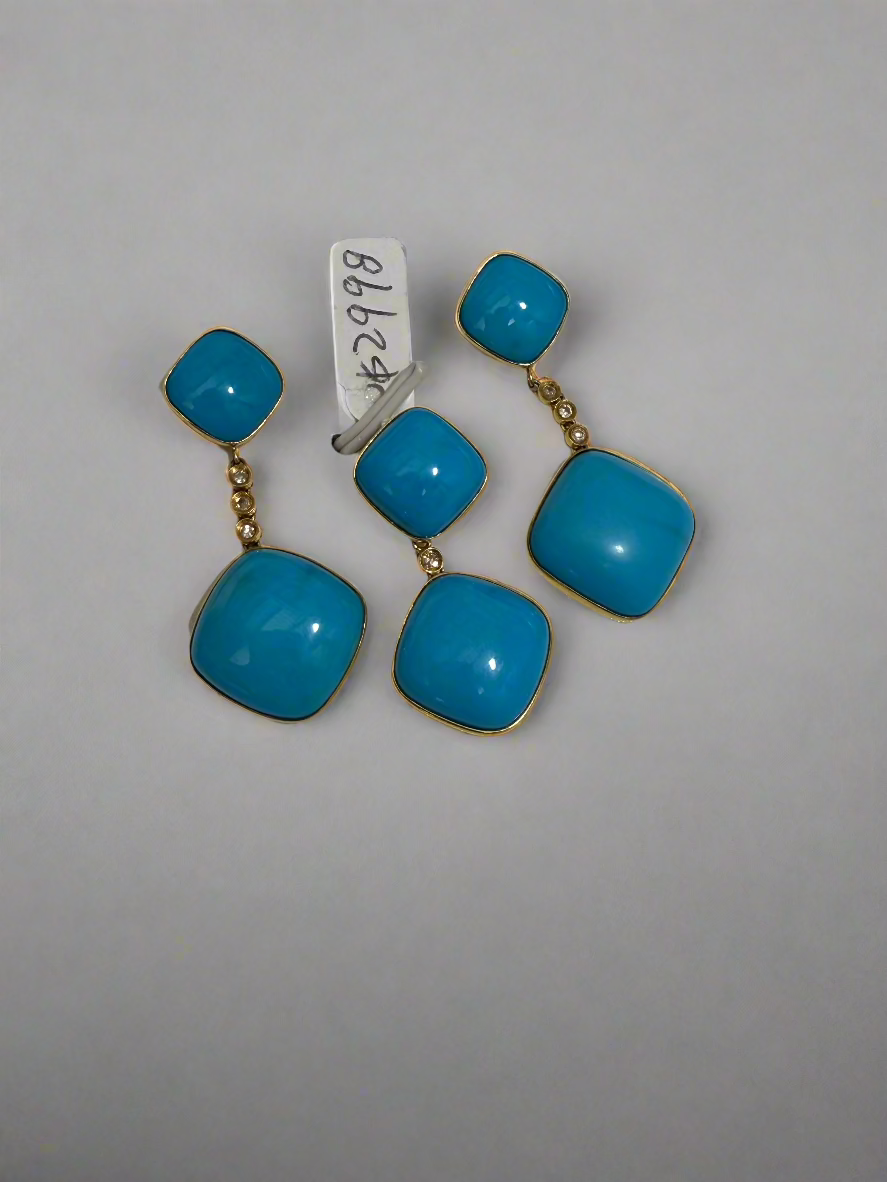 Set of 18 karat gold earring and pendant with authentic turquoise