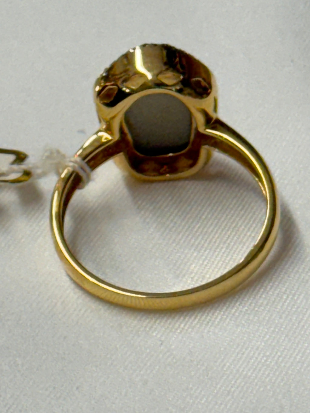 Authentic agate dzi on 18 karat gold ring