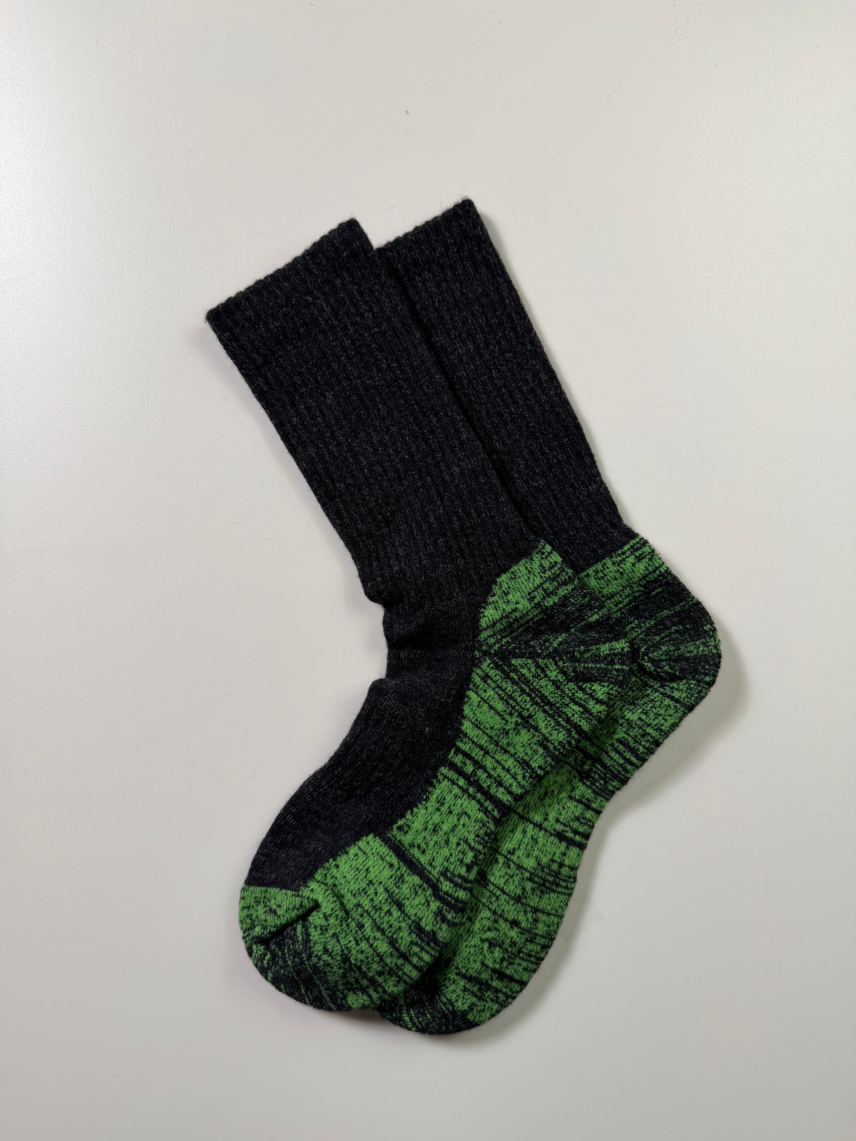 Munsel Alpine Contrast Socks in Black and Green