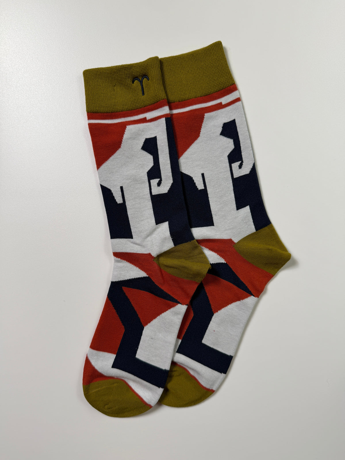 Munsel Smooth Graphic Crew Socks in Red Modern