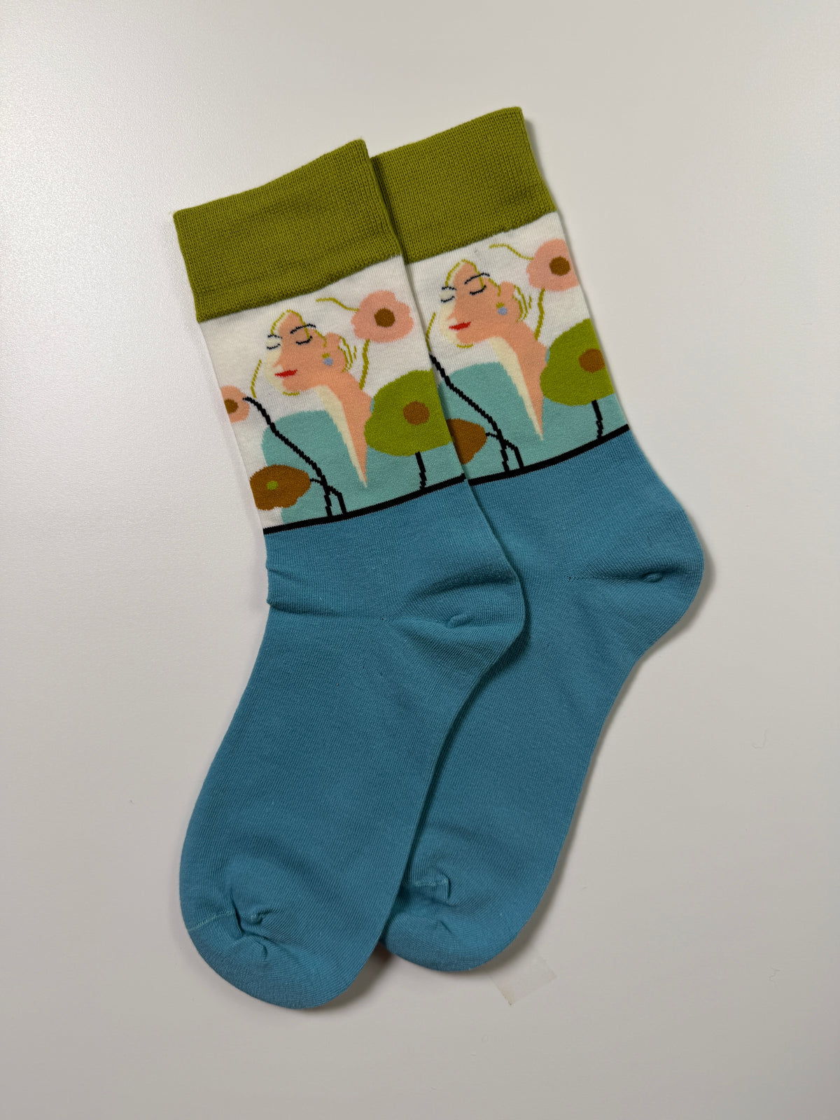 Munsel Smooth Graphic Crew Socks in Cat — Blue