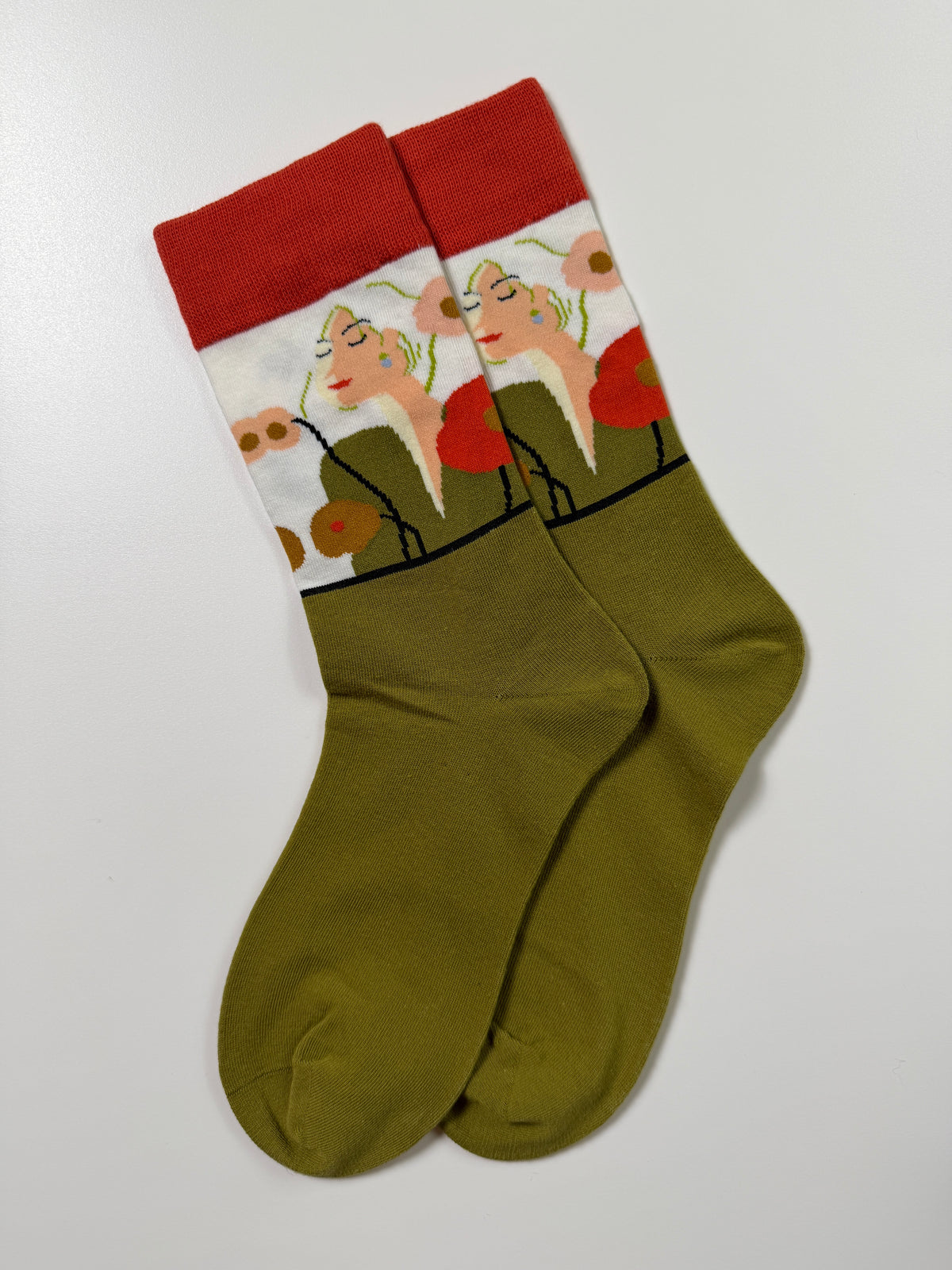 Munsel Smooth Graphic Crew Socks in Cat — Olive