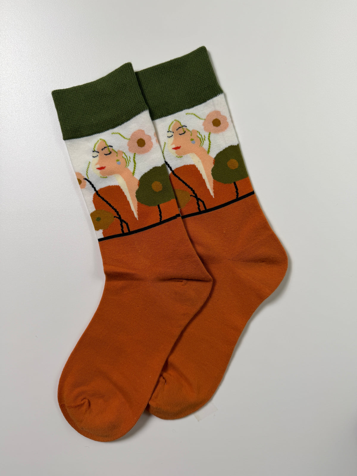 Munsel Smooth Graphic Crew Socks in Cat — Orange