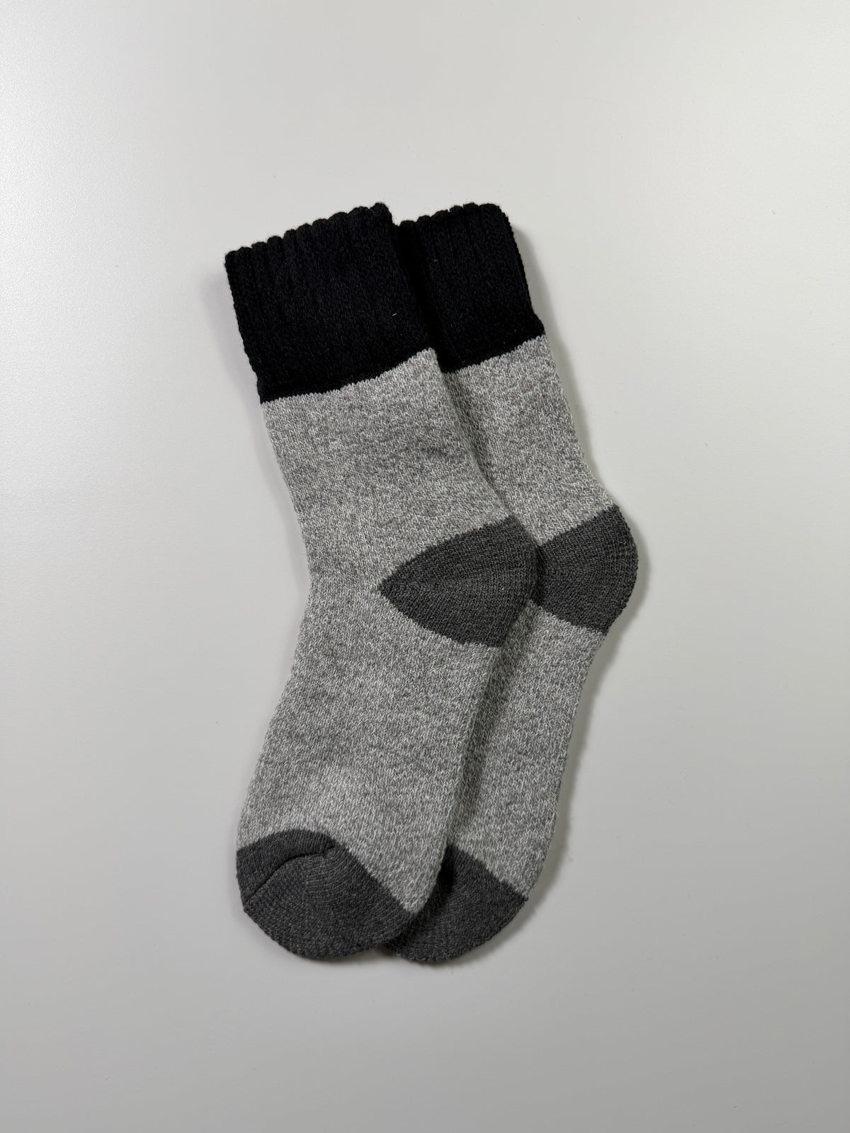 Munsel Contrast Heel Socks in Light Gray and Charcoal