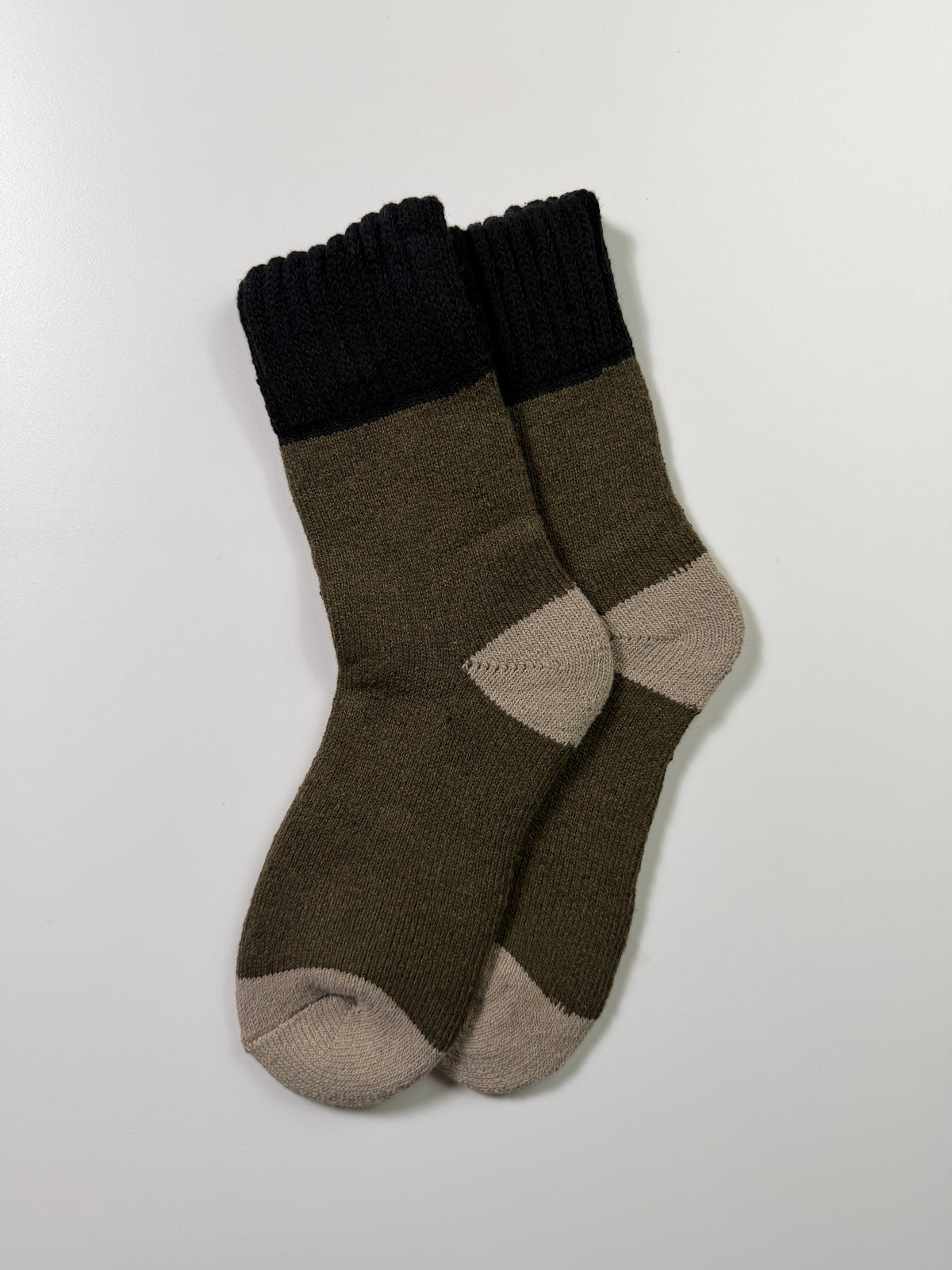 Munsel Contrast Heel Socks in Olive and Cream