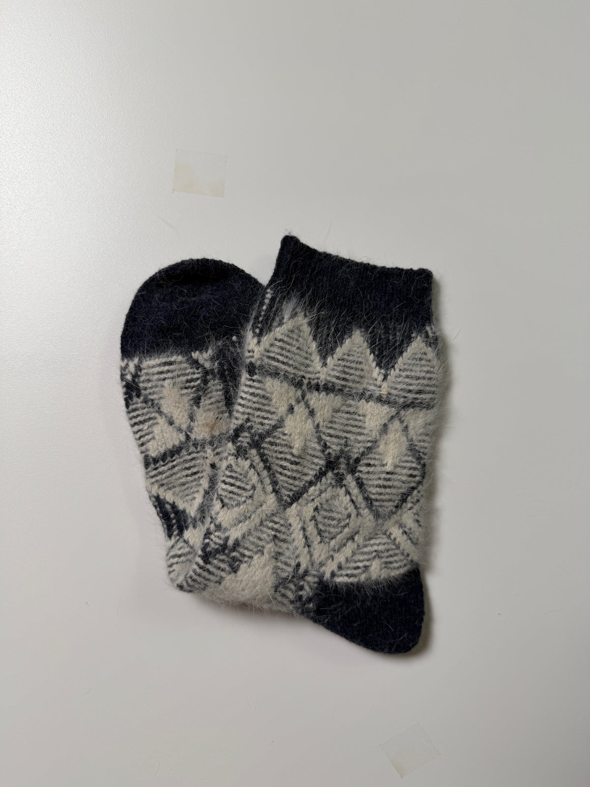 Munsel Jacquard Knit Crew Socks in Gray / Cream