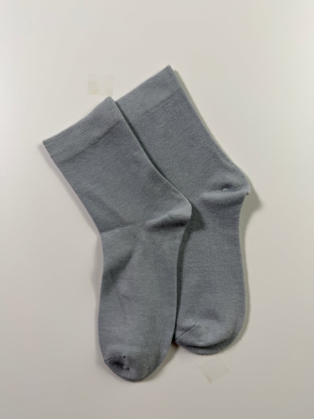 Munsel Essential Crew Socks in Gray