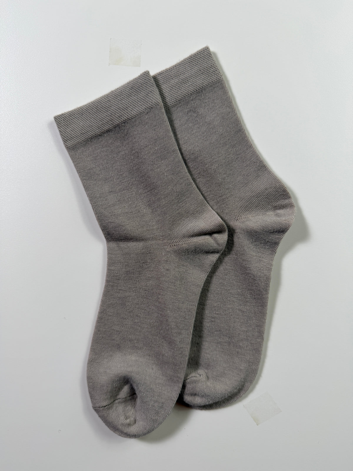 Munsel Essential Crew Socks in Light Gray