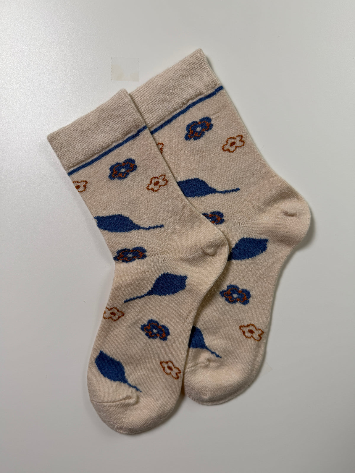 Munsel Graphic Everyday Socks — Cream Icons — IMG_8923