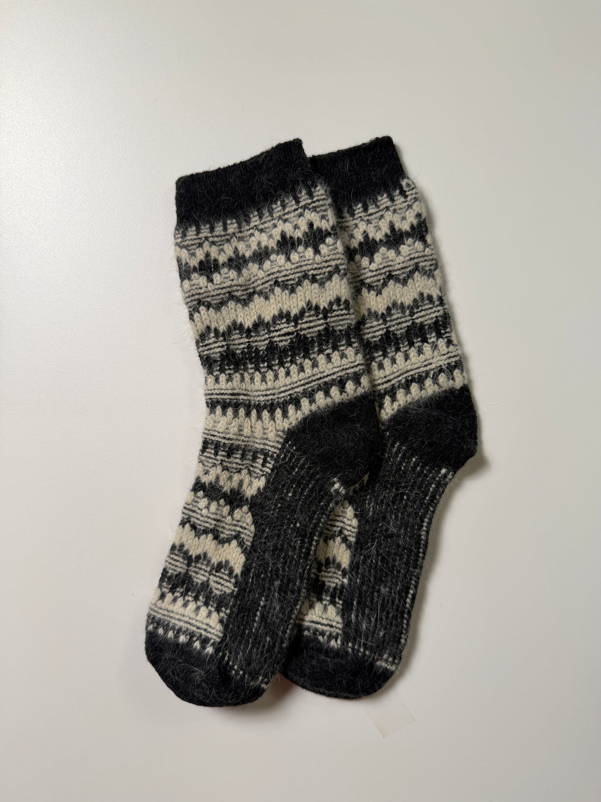 Munsel Nordic Fair Isle Socks in Charcoal / Cream