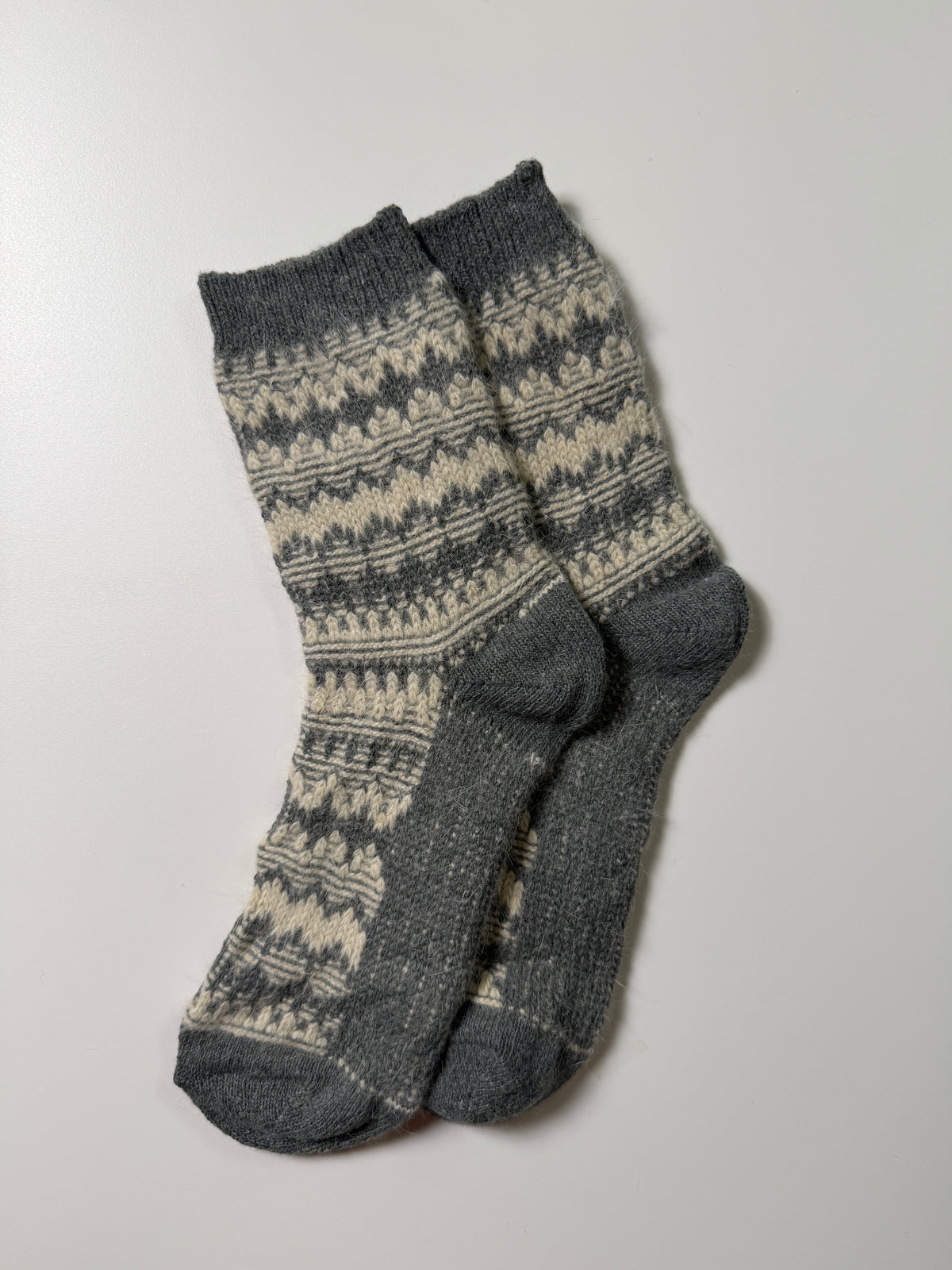 Munsel Nordic Fair Isle Socks in Gray / Cream