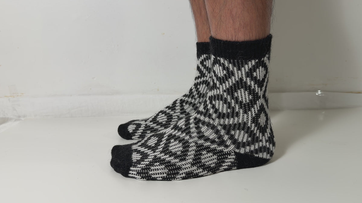 Munsel Jacquard Knit Crew Socks in Black / Cream