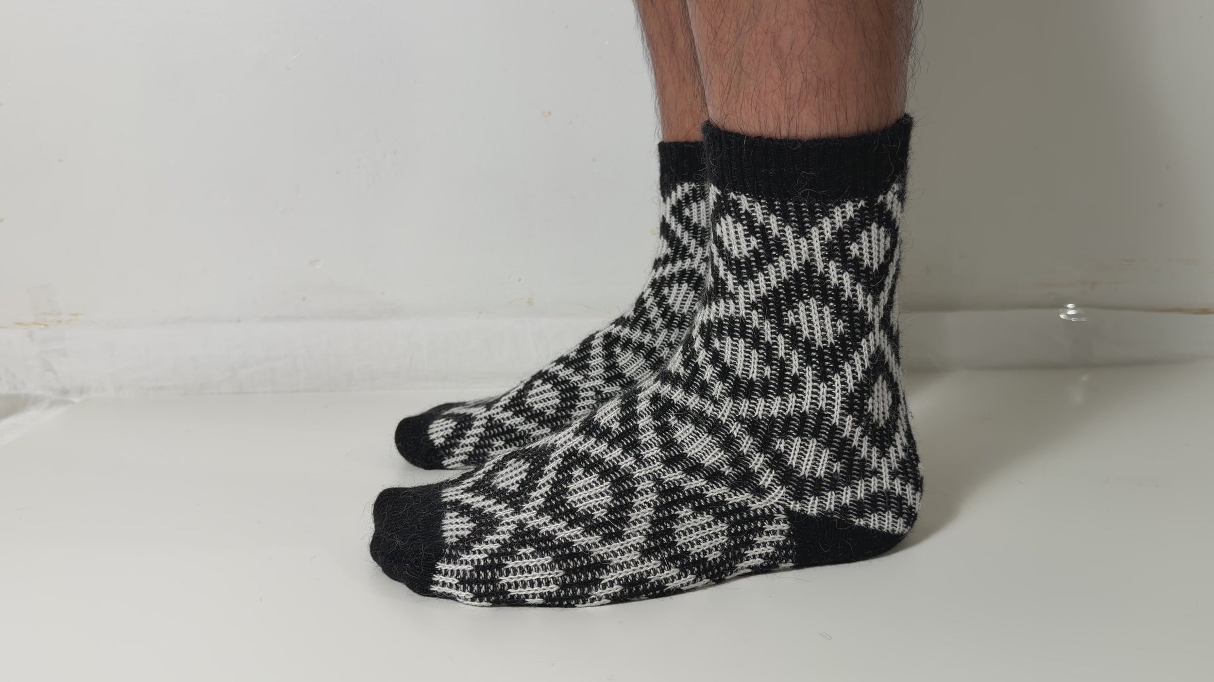Munsel Jacquard Knit Crew Socks in Black / Cream