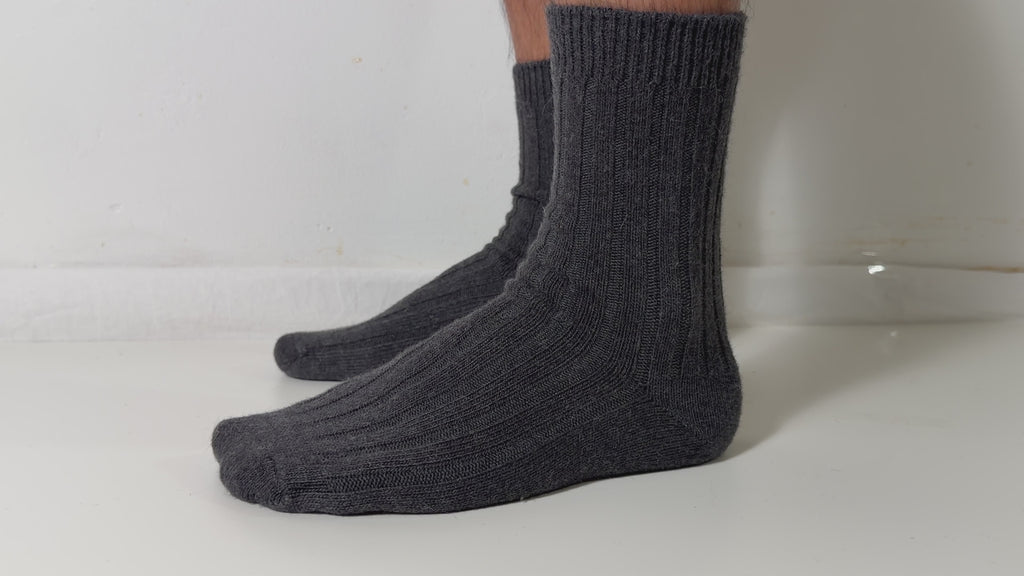 Munsel Classic Ribbed Socks in Charcoal