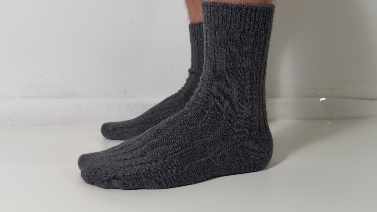 Munsel Classic Ribbed Socks in Charcoal