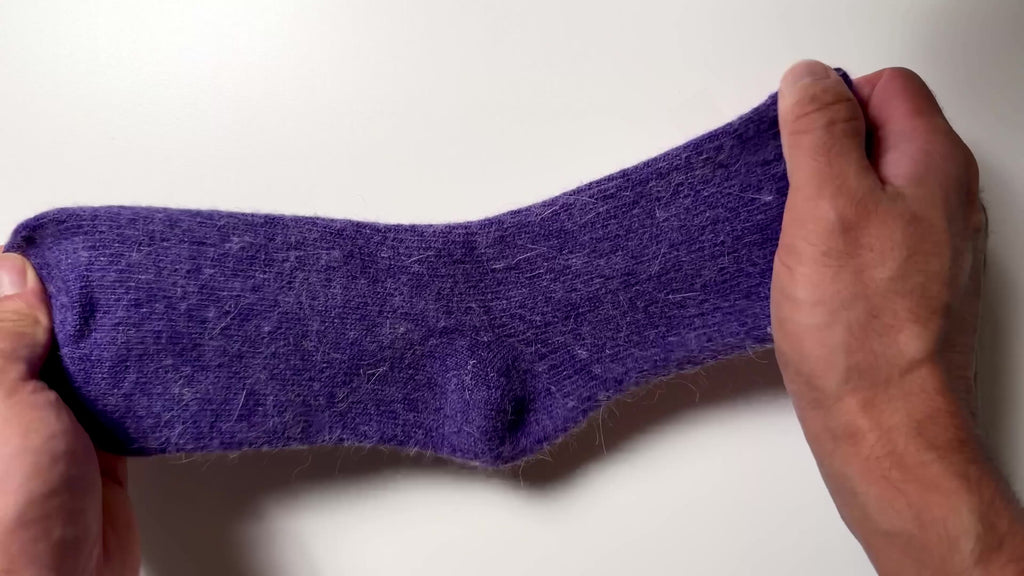 Munsel Premium Everyday Socks ribbed stretch demonstration
