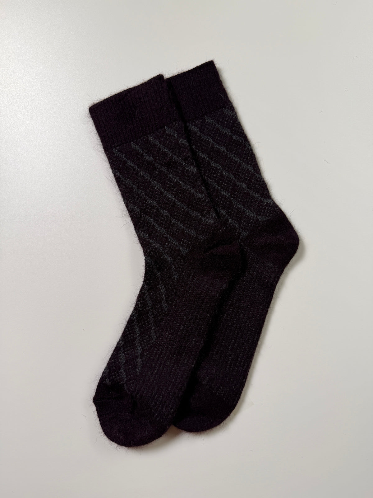 Munsel Diamond Lattice Crew Socks in Plum